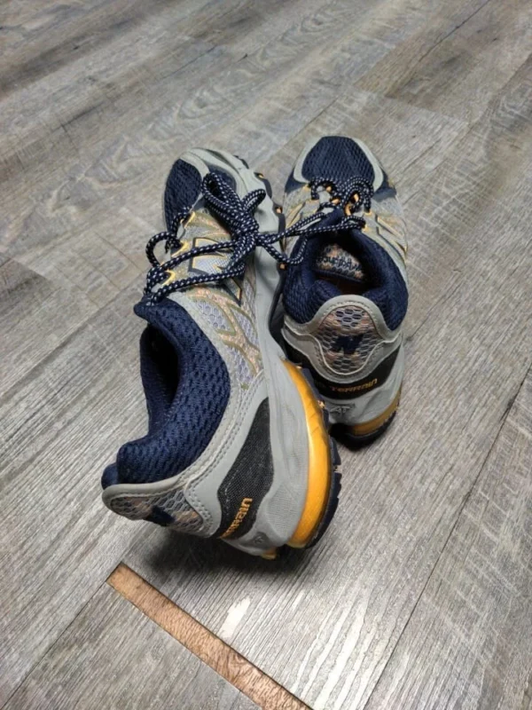 New Balance 810 Abzorb EX Tan running/sports Shoes Women All Terrain