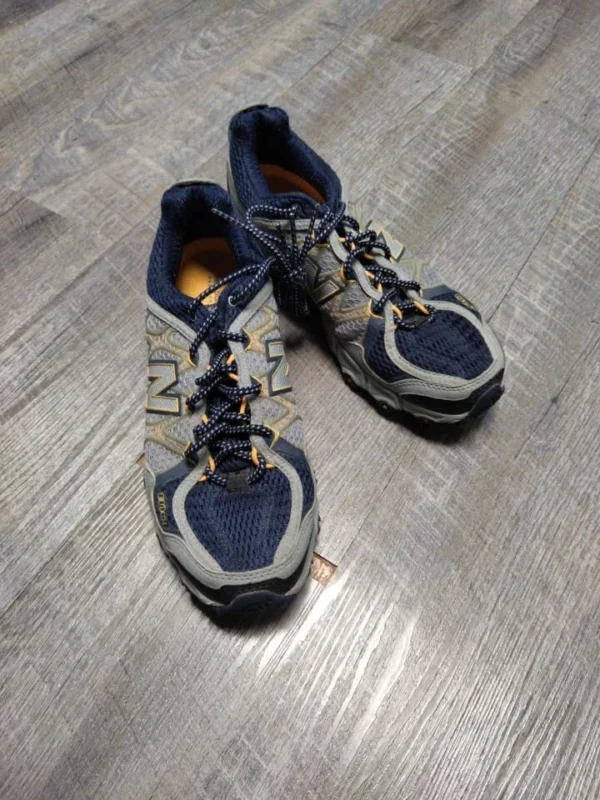 New Balance 810 Abzorb EX Tan running/sports Shoes Women All Terrain