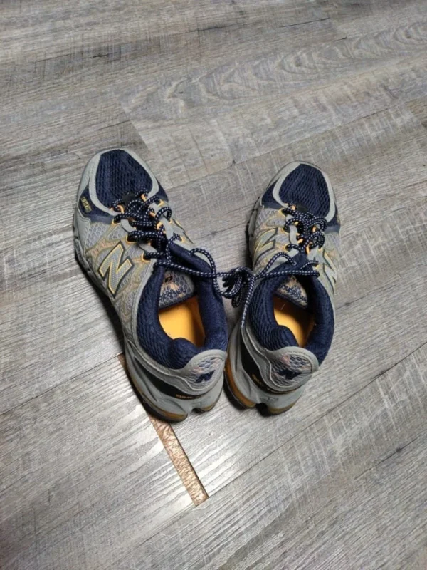 New Balance 810 Abzorb EX Tan running/sports Shoes Women All Terrain