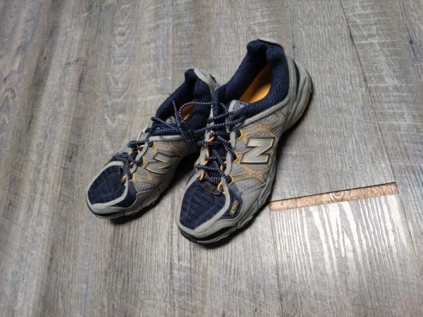 New Balance 810 Abzorb EX Tan running/sports Shoes Women All Terrain
