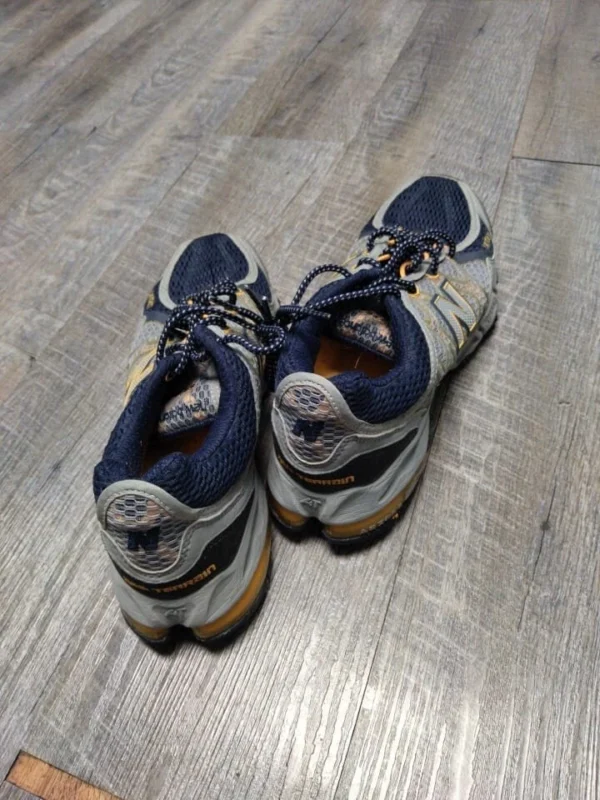 New Balance 810 Abzorb EX Tan running/sports Shoes Women All Terrain