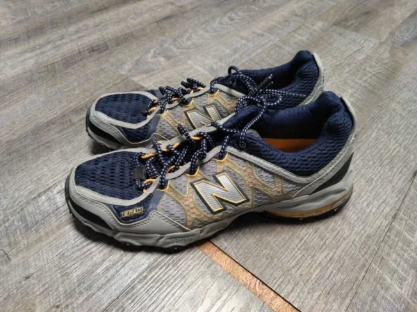 New Balance 810 Abzorb EX Tan running/sports Shoes Women All Terrain