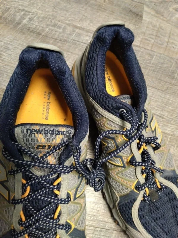 New Balance 810 Abzorb EX Tan running/sports Shoes Women All Terrain
