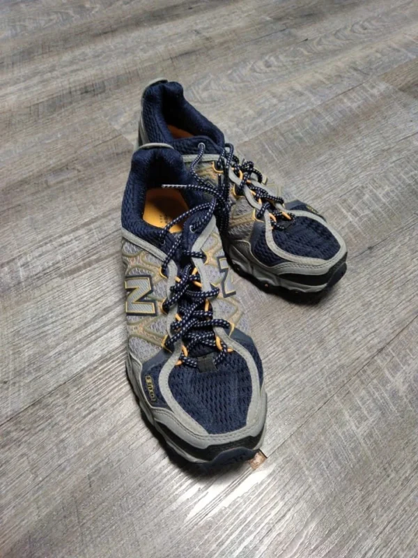 New Balance 810 Abzorb EX Tan running/sports Shoes Women All Terrain