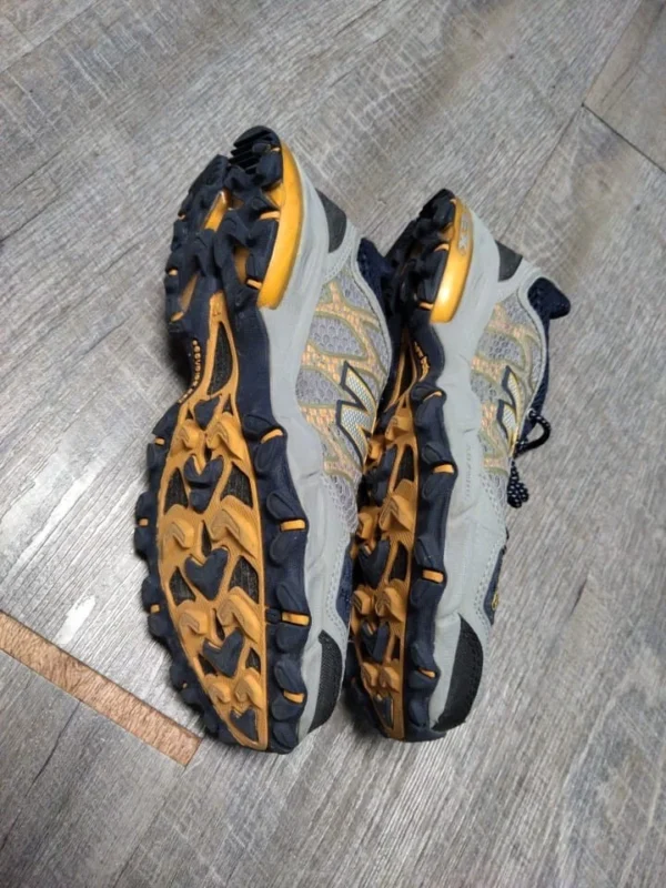 New Balance 810 Abzorb EX Tan running/sports Shoes Women All Terrain